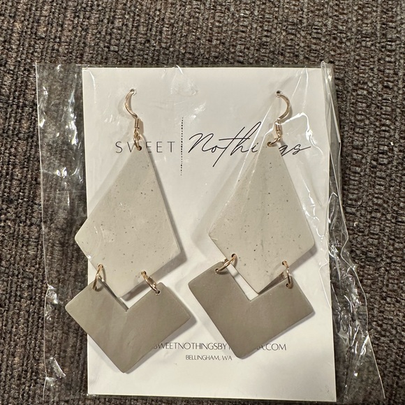 Handmade Jewelry - Geometric Gray Dangle Earrings